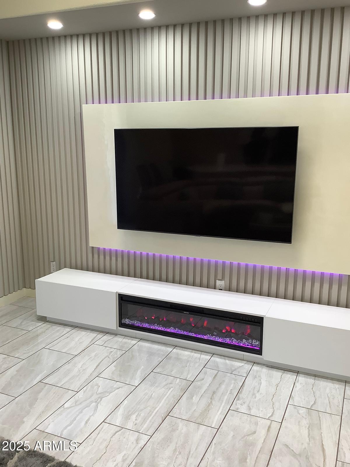590 South Neely Street Gilbert, AZ 85233 - Photo 3 of 21 a hallway with a couch and a large window