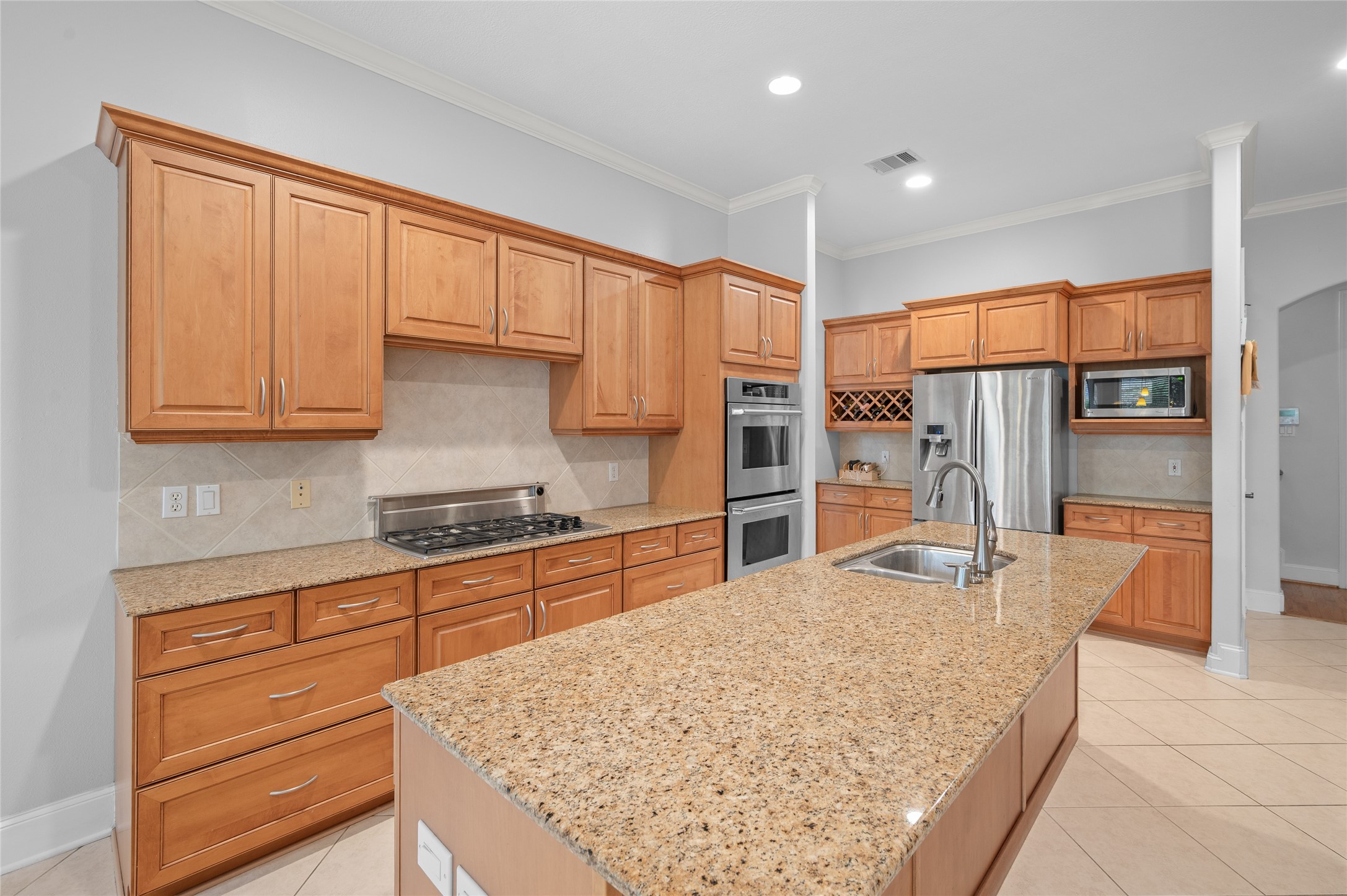 13622 Ashley Run Houston, TX 77077 - Photo 11 of 39 Large island for storage and sitting