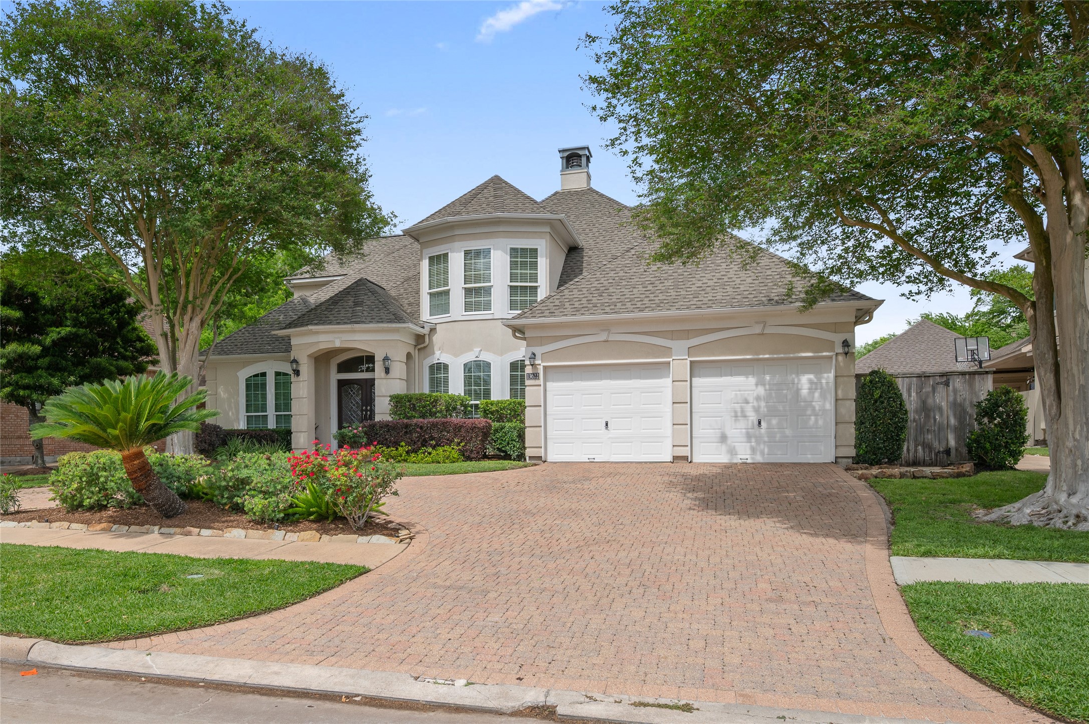 13622 Ashley Run Houston, TX 77077 - Photo 2 of 39 Circular driveway