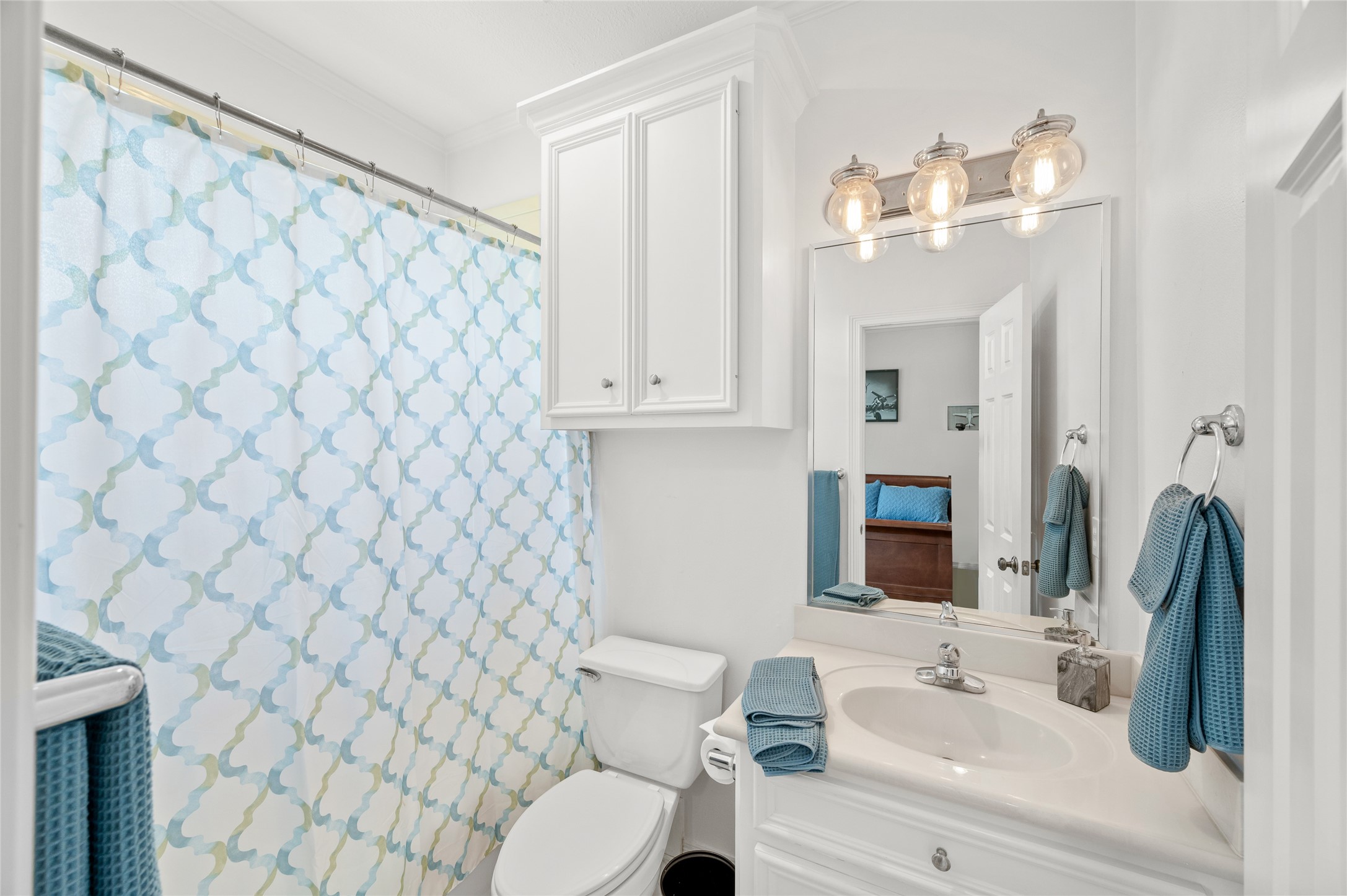 13622 Ashley Run Houston, TX 77077 - Photo 27 of 39 Ensuite bathroom in secondary bedroom