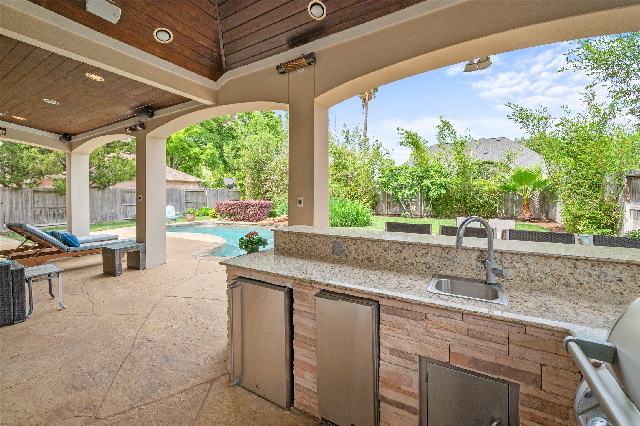 13622 Ashley Run Houston, TX 77077 - Photo 35 of 39 Outdoor kitchen with refrigerator, icemaker and sink