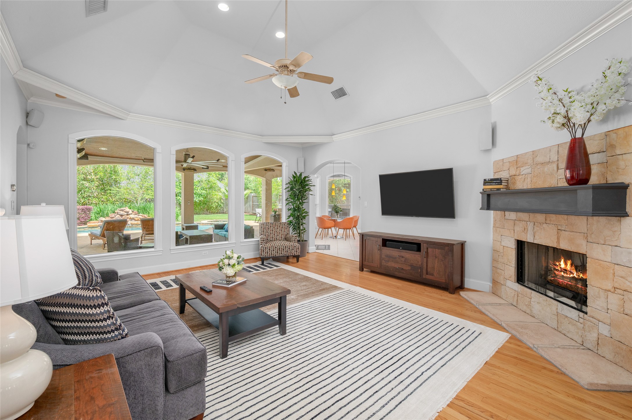 13622 Ashley Run Houston, TX 77077 - Photo 6 of 39 Large living space with gas fireplace