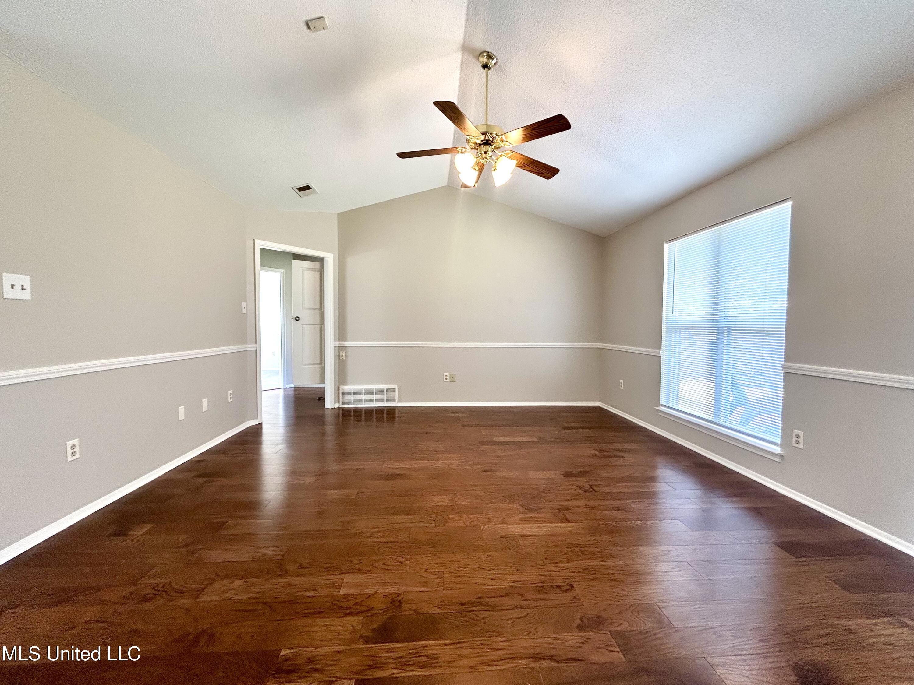 6549 Branch Road South Olive Branch, MS 38654 - Photo 5 of 22 IMG_0374