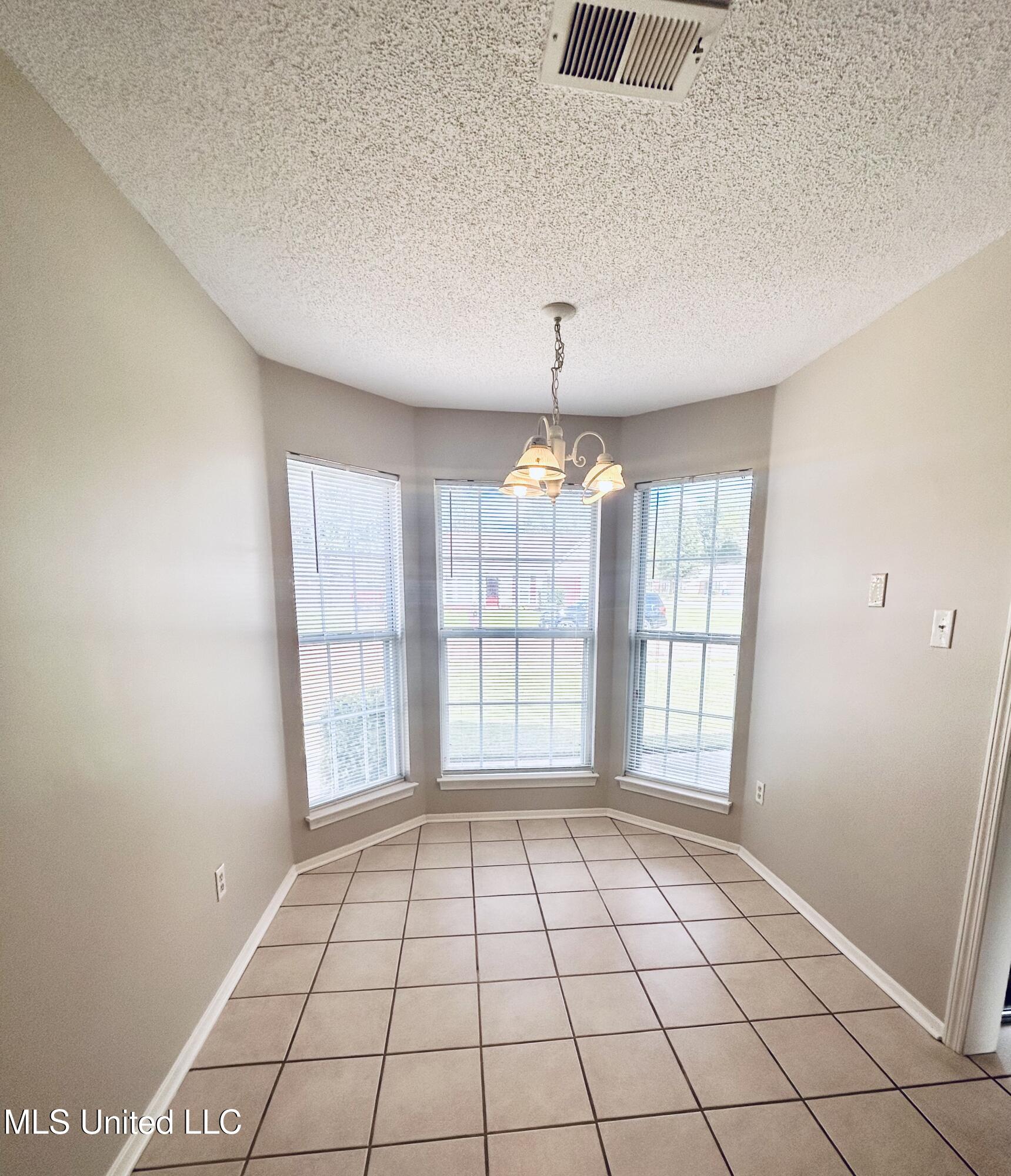6549 Branch Road South Olive Branch, MS 38654 - Photo 8 of 22 IMG_0328
