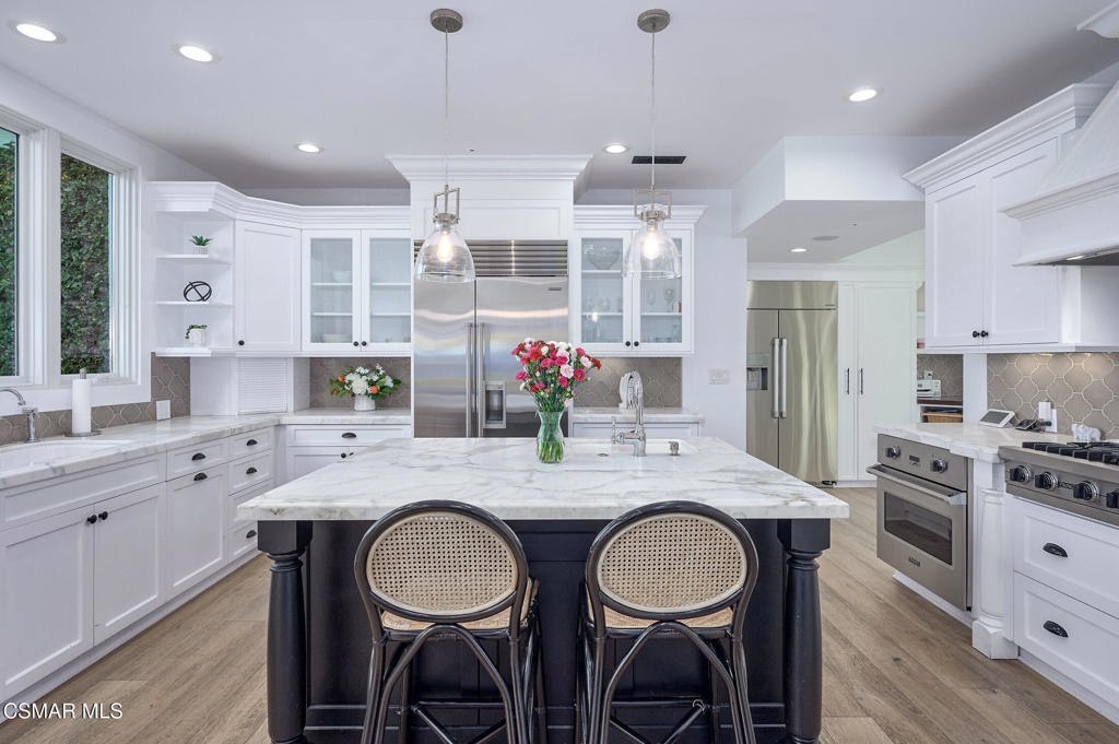 508 West Stafford Road Thousand Oaks, CA 91361 - Photo 3 of 35 a kitchen with granite countertop a dining table chairs sink and stove