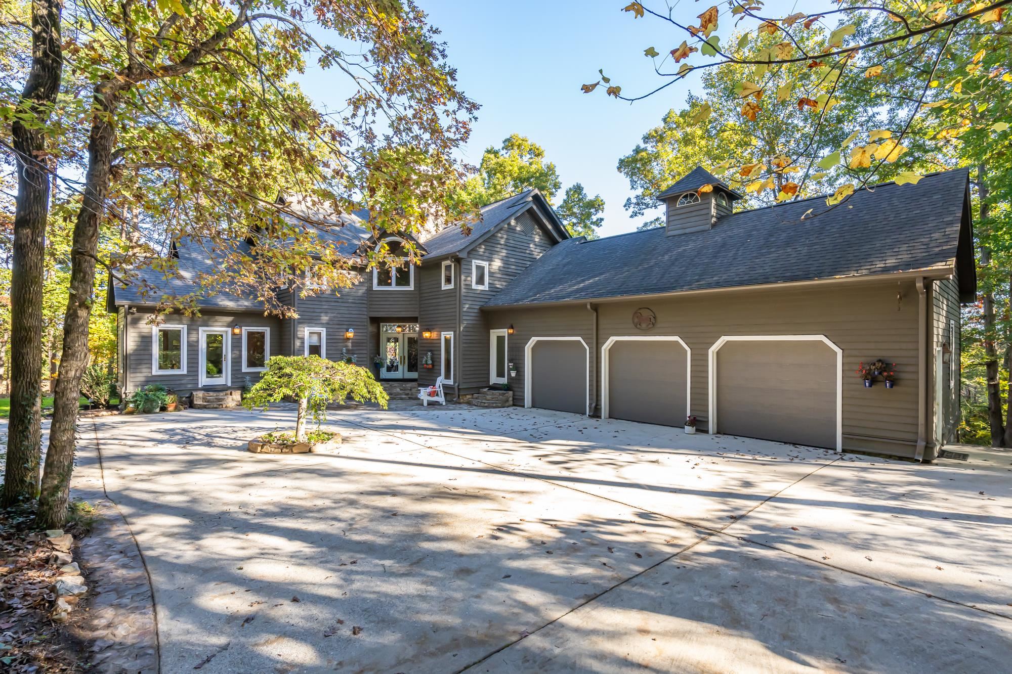 233 Stable Gate Drive Campobello, SC 29322 - Photo 1 of 36