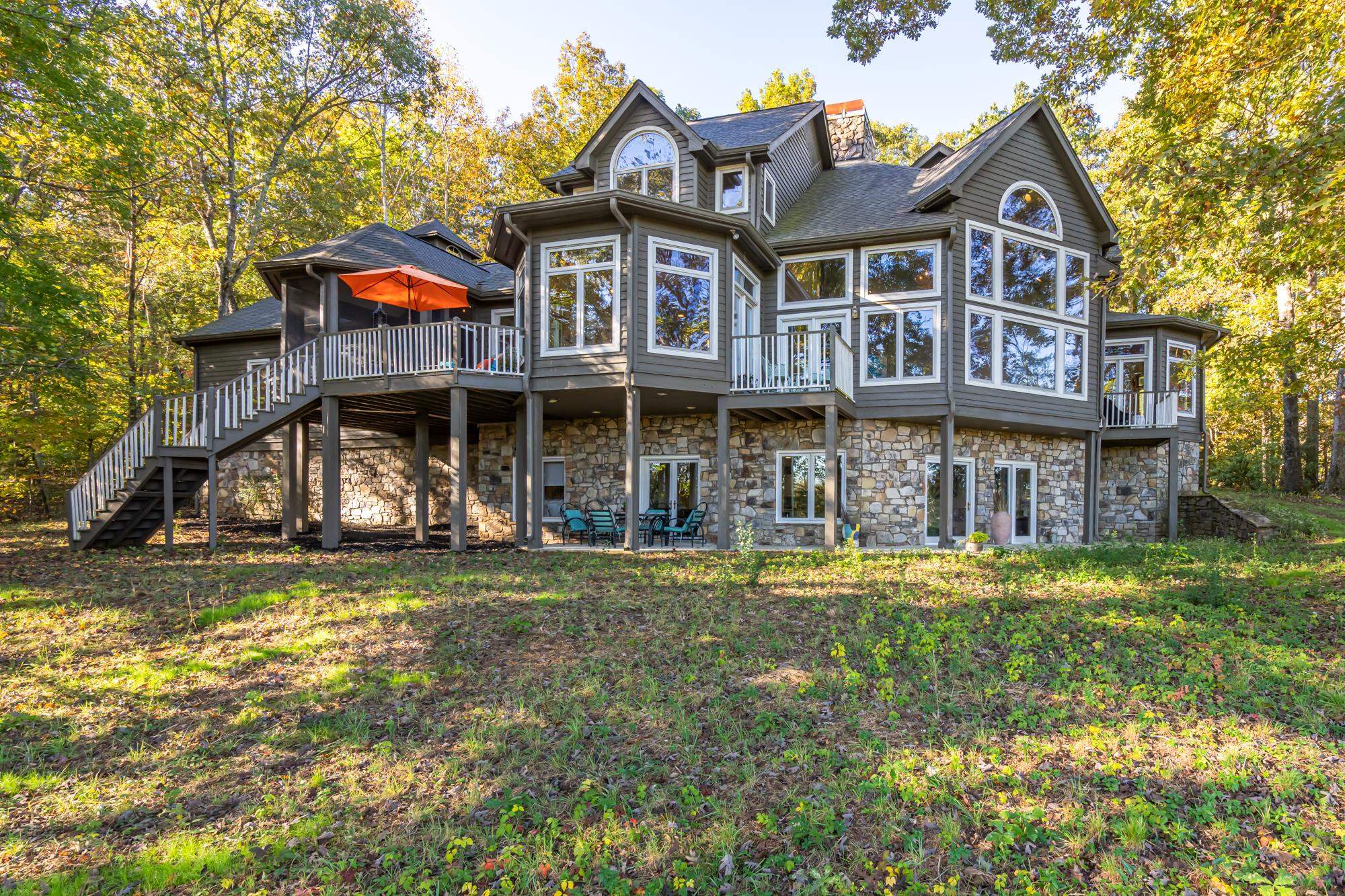 233 Stable Gate Drive Campobello, SC 29322 - Photo 2 of 36