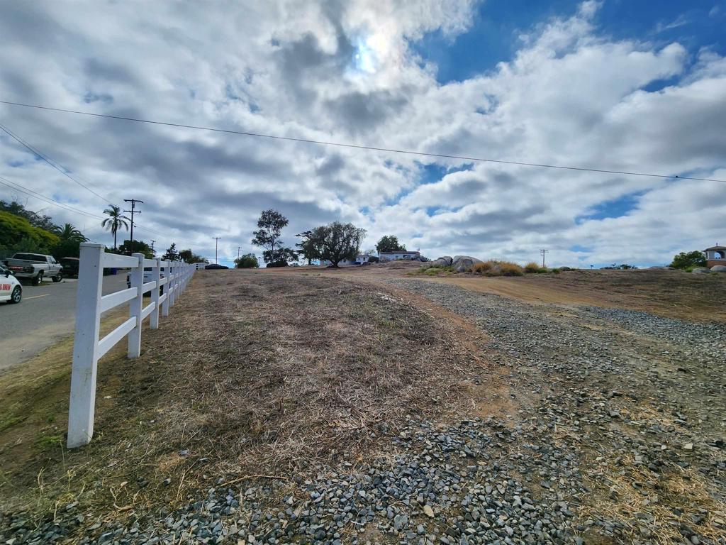 1060 Crest View Road Vista, CA 92081 - Photo 13 of 58