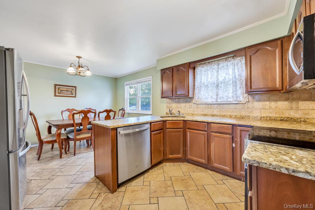 25 Gould Road Centereach, NY 11720 - Photo 12 of 47