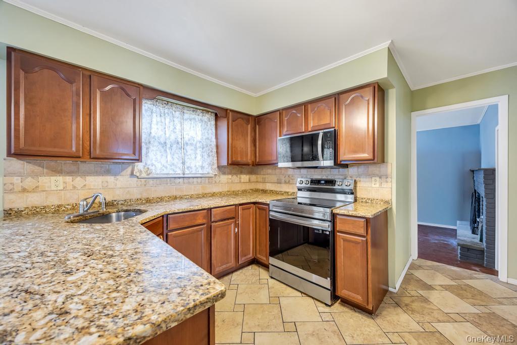 25 Gould Road Centereach, NY 11720 - Photo 13 of 47