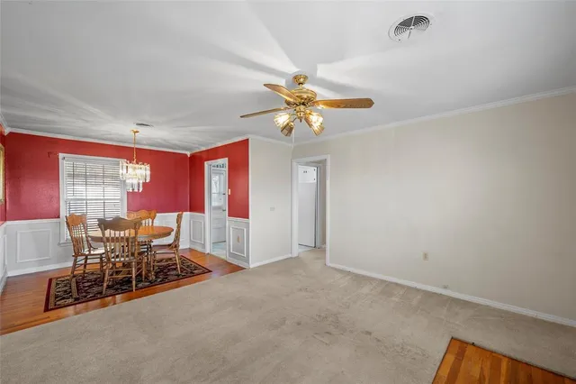 a view of a livingroom with furniture and a ceiling fan