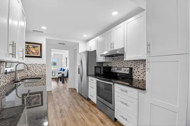 $3,850 | 830 Greensward Court, Unit 107H, Delray Beach, FL 33445