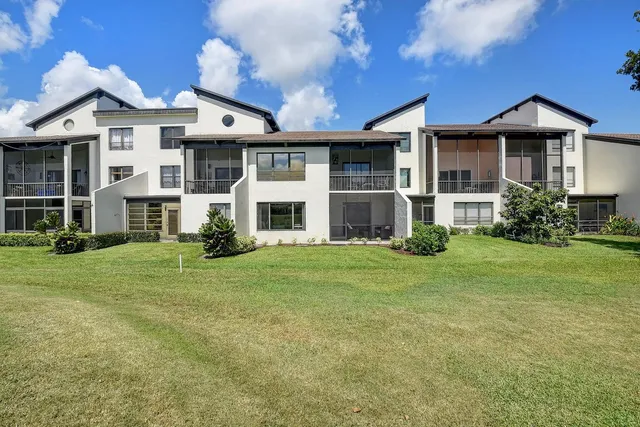 $3,850 | 830 Greensward Court, Unit 107H, Delray Beach, FL 33445