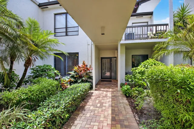 $3,850 | 830 Greensward Court, Unit 107H, Delray Beach, FL 33445