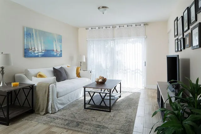 $1,755 | 13901 Southwest 122nd Avenue, Unit 5204, Miami, FL 33186