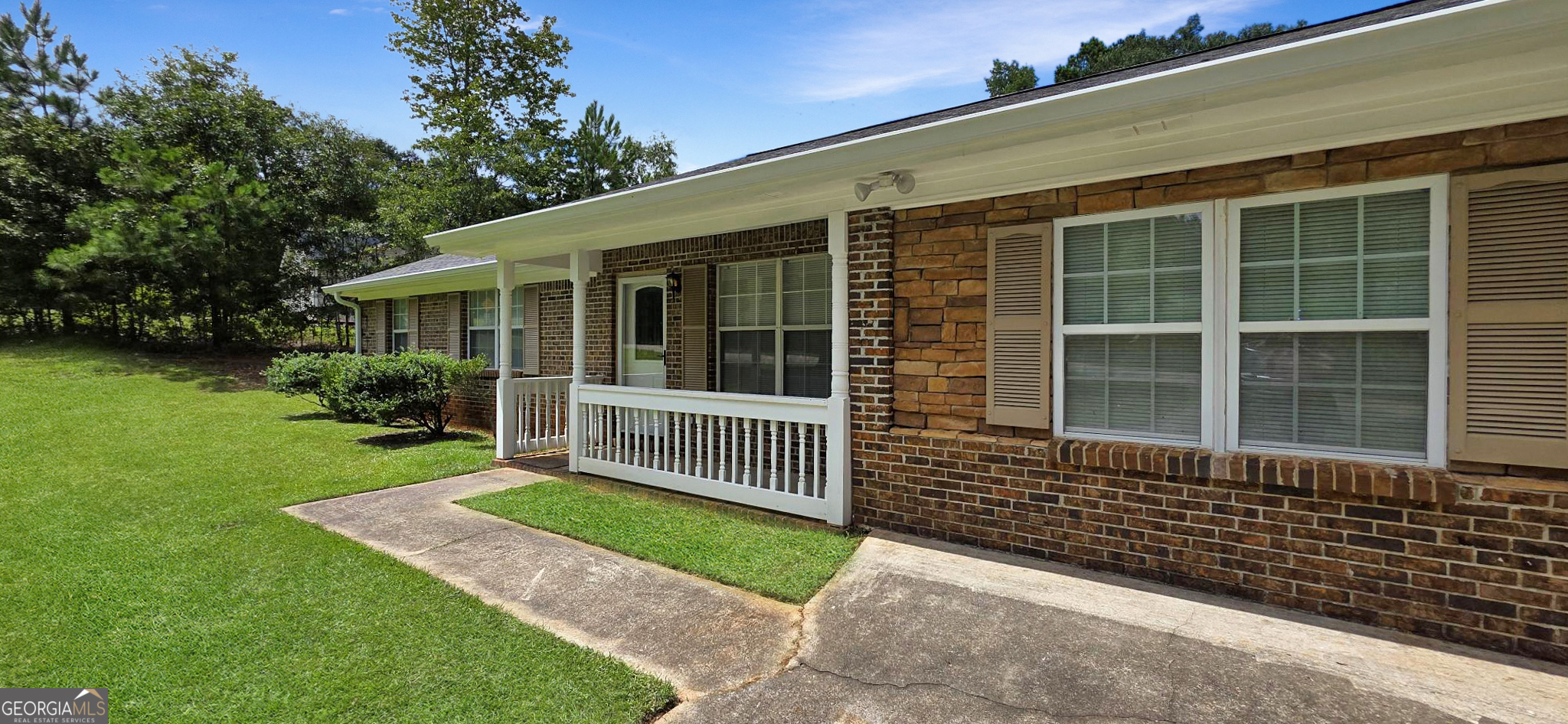 657 Tom McKinley Road Thomaston, GA 30286 - Photo 4 of 32 a view of a house with a yard