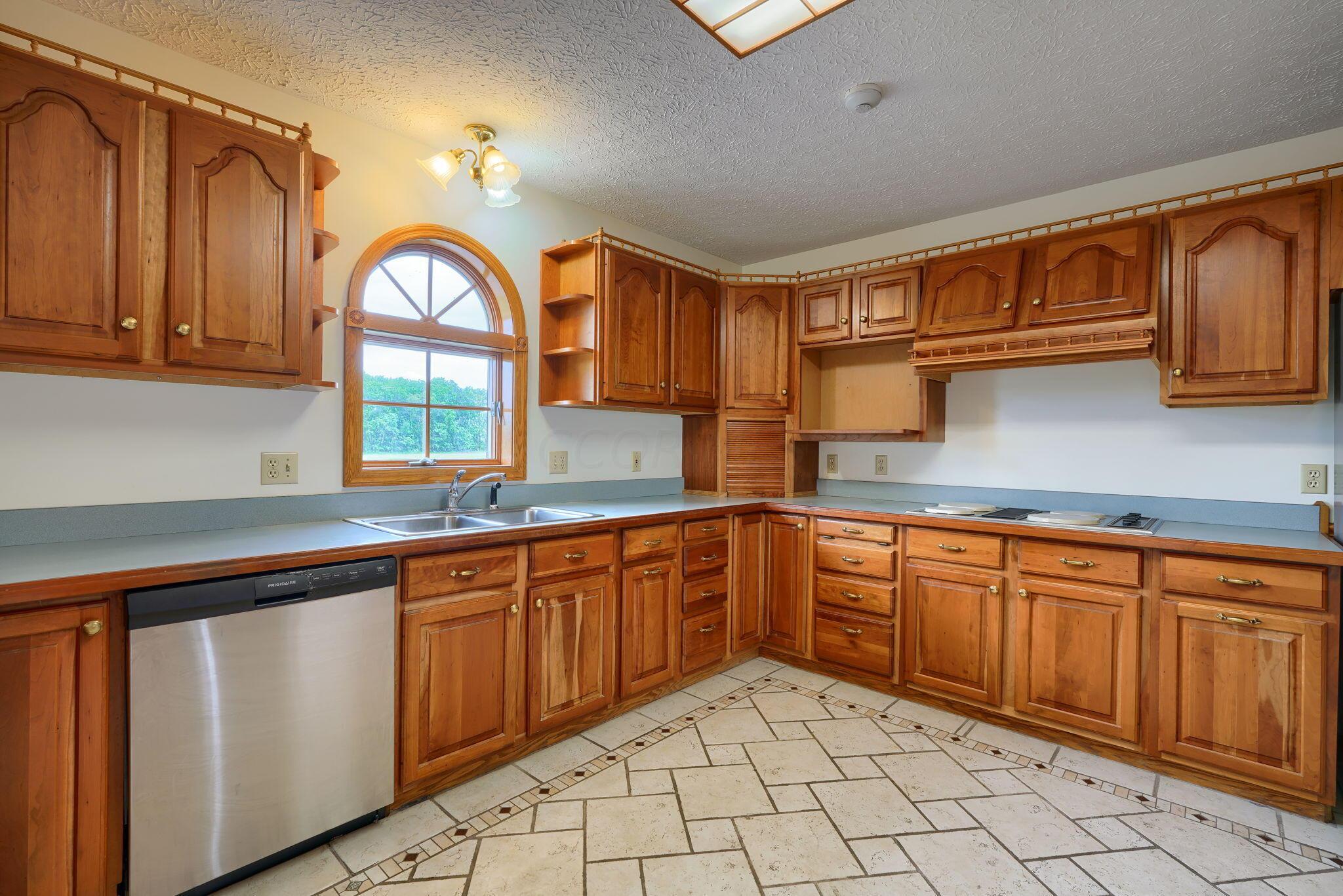 3726 Sulphur Spring Road Kingston, OH 45644 - Photo 13 of 66 spacious kitchen