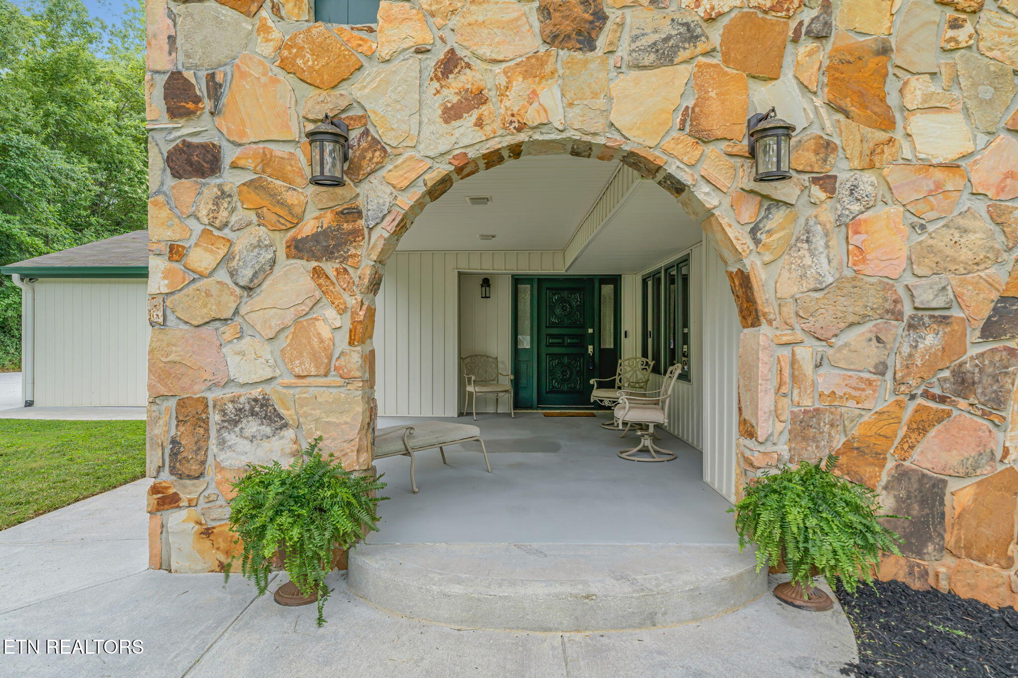 138 Newell Lane Oak Ridge, TN 37830 - Photo 6 of 51 138 Newell Ln - Front Entrance (1)