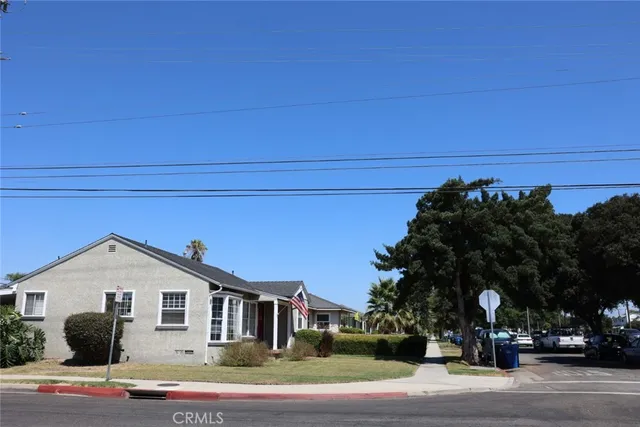 $800,000 | 4703 North Bellflower Boulevard, Long Beach, CA 90808