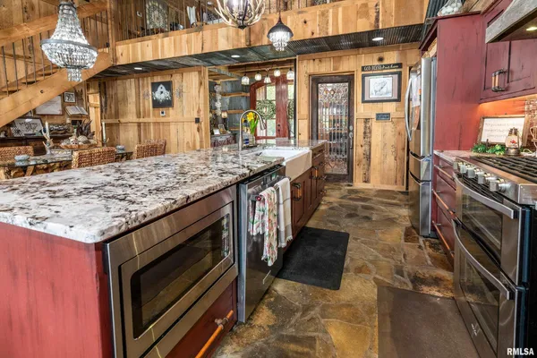 $669,000 | 1717 Marion Street, Carterville, IL 62918