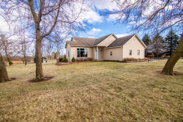$775,000 | 5232 County Highway, West Bend, WI 53095