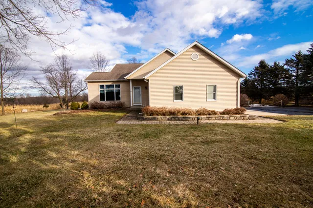 $775,000 | 5232 County Highway, West Bend, WI 53095