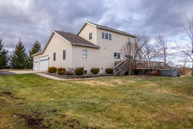 $775,000 | 5232 County Highway, West Bend, WI 53095