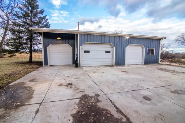 $775,000 | 5232 County Highway, West Bend, WI 53095