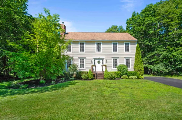 $750,000 | 54 Beech Hill Road, Exeter, NH 03833