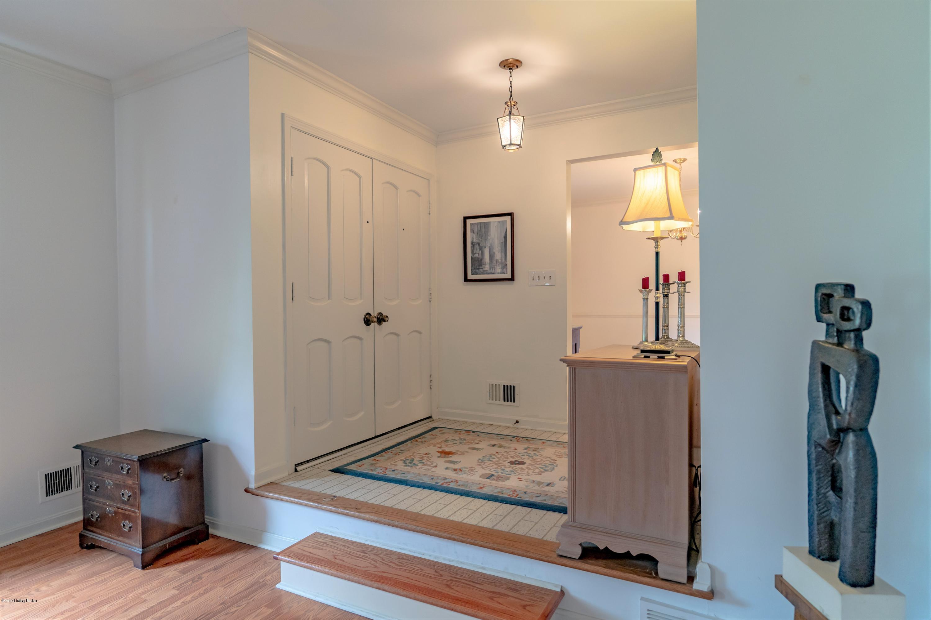 8612 Banbridge Road Louisville, KY 40242 - Photo 2 of 27 Entry