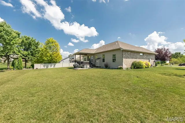 $487,500 | 113 Stonebridge Crossing Drive, Maryville, IL 62062