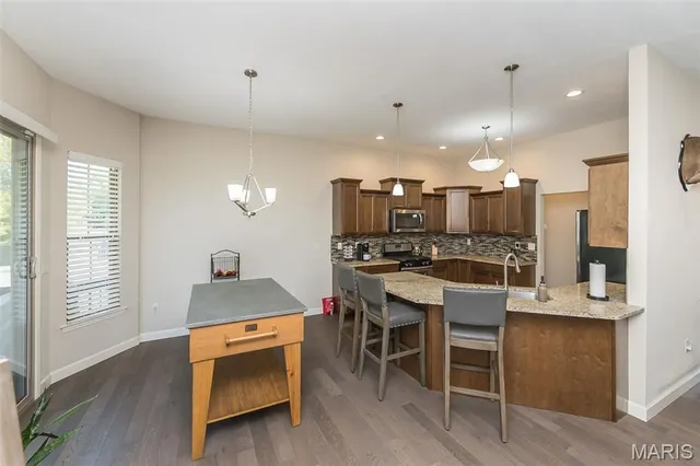 $487,500 | 113 Stonebridge Crossing Drive, Maryville, IL 62062