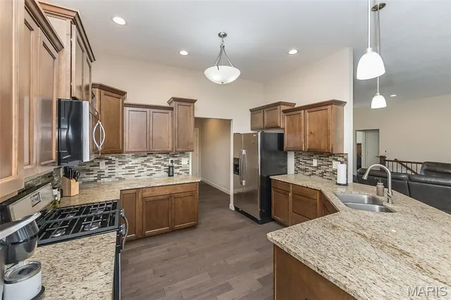 $487,500 | 113 Stonebridge Crossing Drive, Maryville, IL 62062