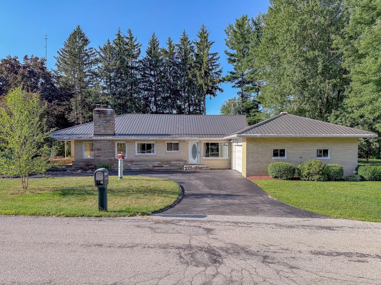 3999 North Castor Road Coleman, MI 48618 - Photo 1 of 56 Gallery Image 1