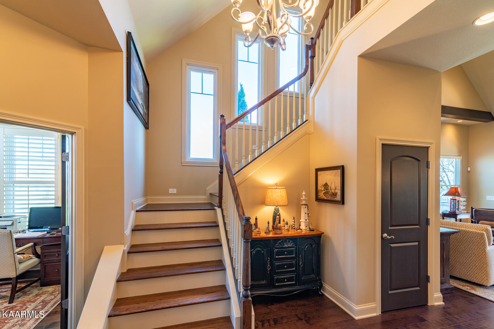 238 Lighthouse Boulevard Loudon, TN 37774 - Photo 11 of 42 Foyer / Steps