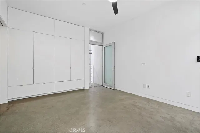 a view of empty room with ceiling fan