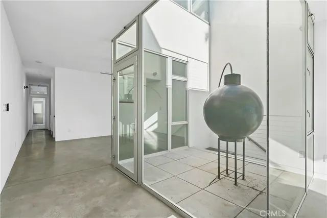 a view of livingroom with furniture