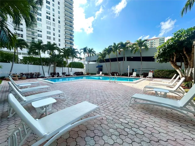 $2,900 | 3031 North Ocean Boulevard, Unit 303, Fort Lauderdale, FL 33308