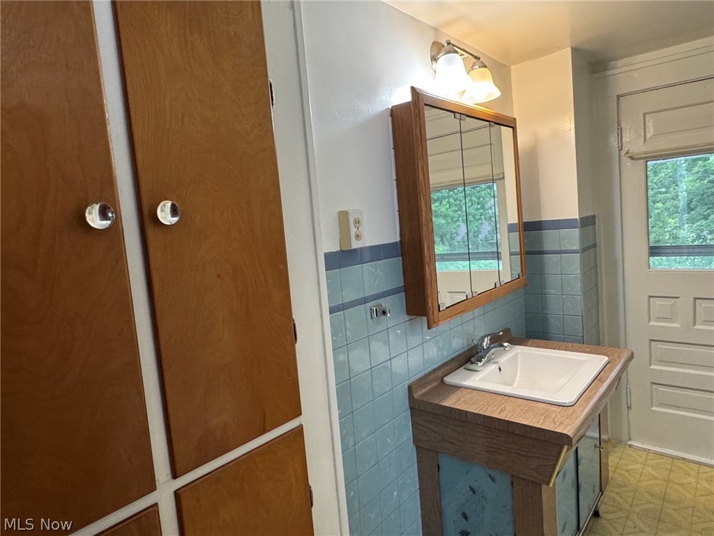 582 Robinette Court Akron, OH 44310 - Photo 12 of 28