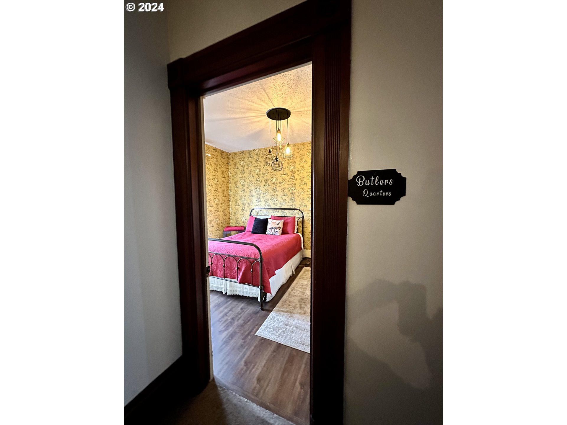 1790 Washington Avenue Baker City, OR 97814 - Photo 16 of 42 a living room with furniture and a window