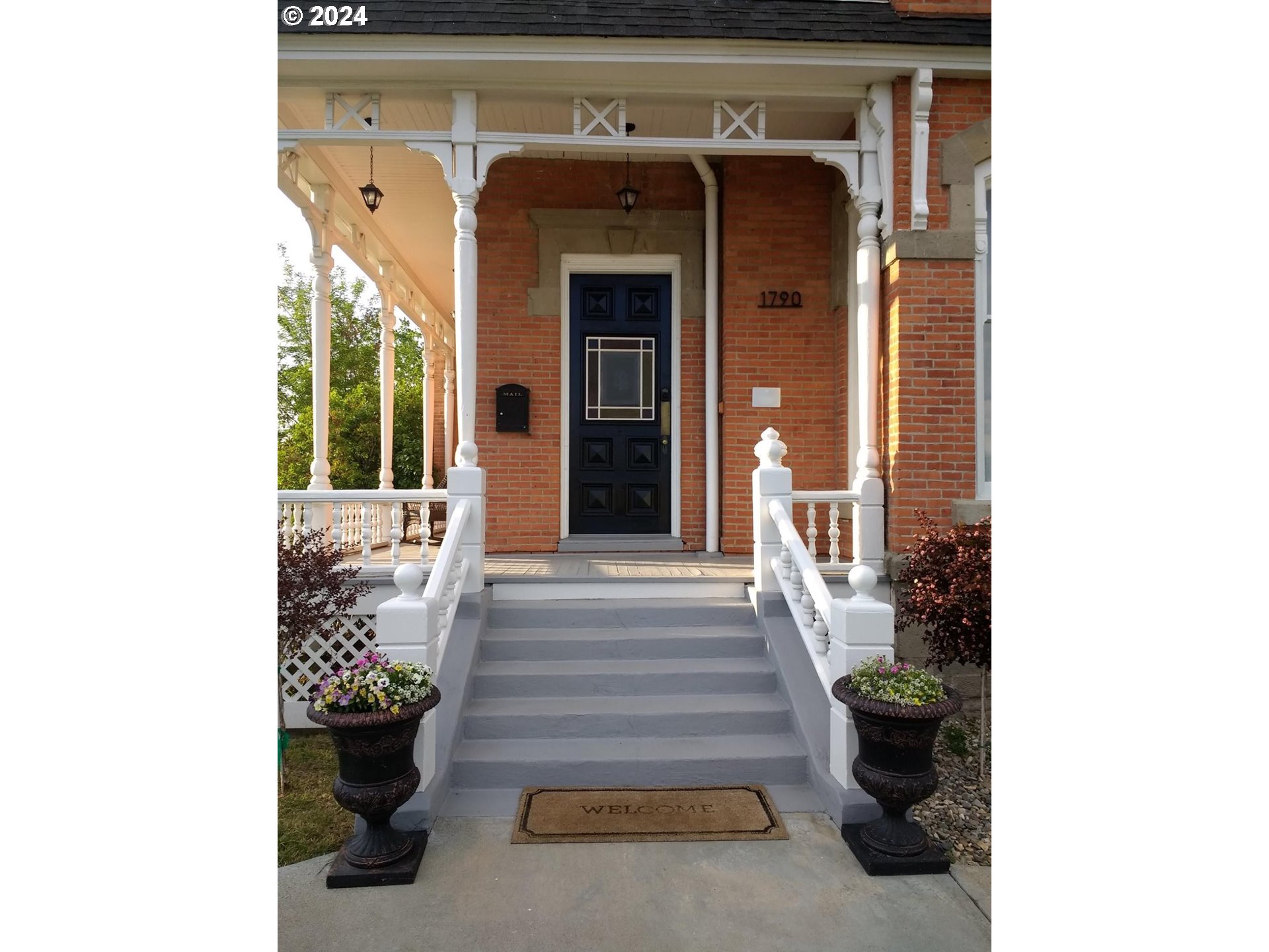1790 Washington Avenue Baker City, OR 97814 - Photo 41 of 42 a front view of a house