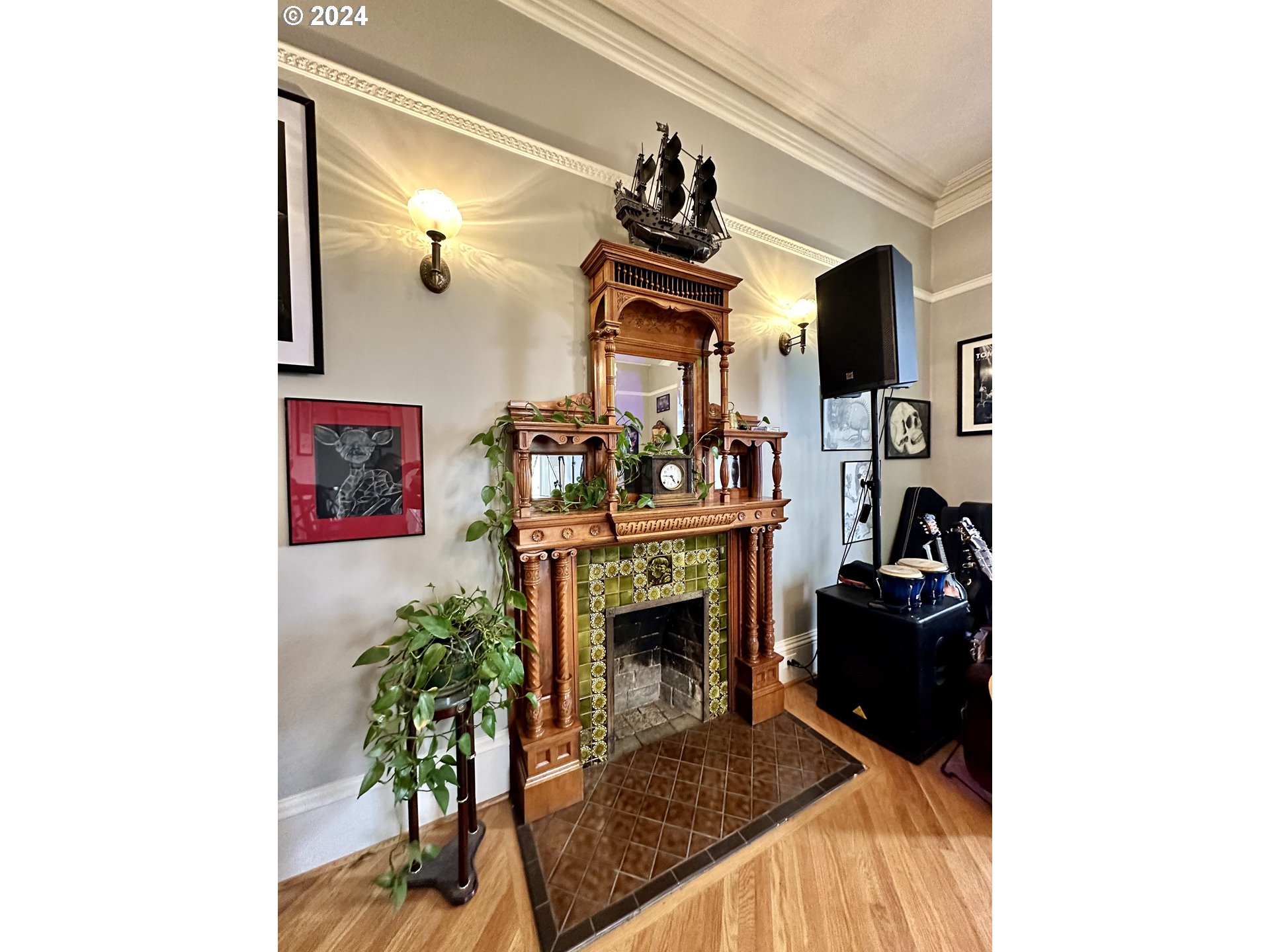 1790 Washington Avenue Baker City, OR 97814 - Photo 7 of 42 a living room with furniture and a fireplace