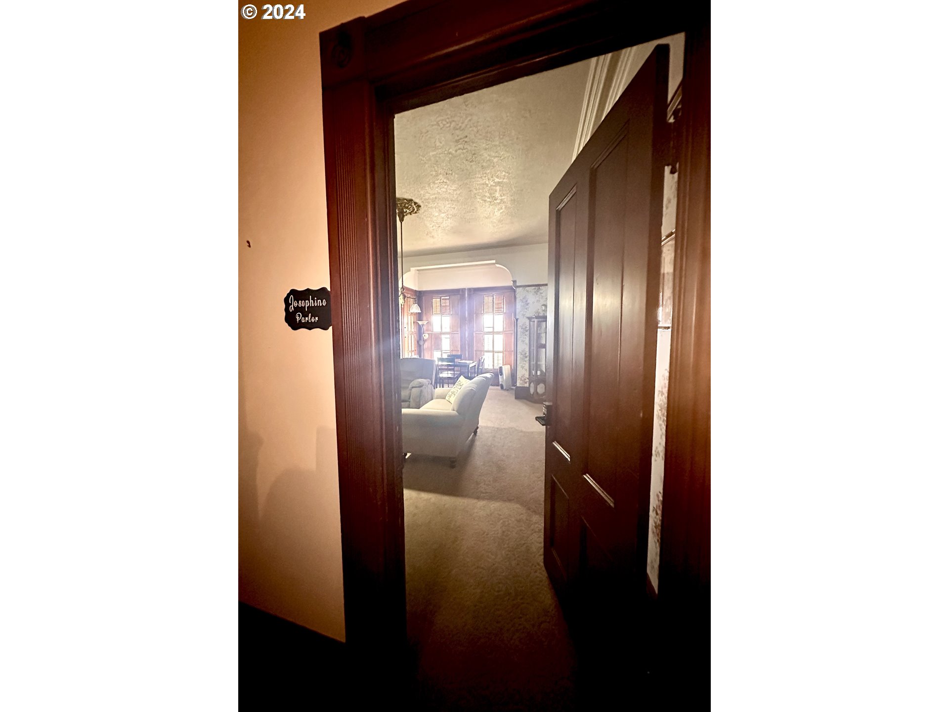 1790 Washington Avenue Baker City, OR 97814 - Photo 9 of 42 a view of a hallway