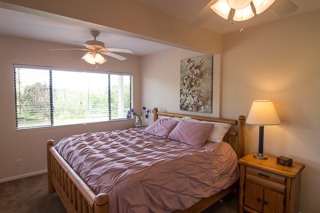 60 Oili Road Haiku, HI 96708 - Photo 22 of 30 a bedroom with a bed and a lamp