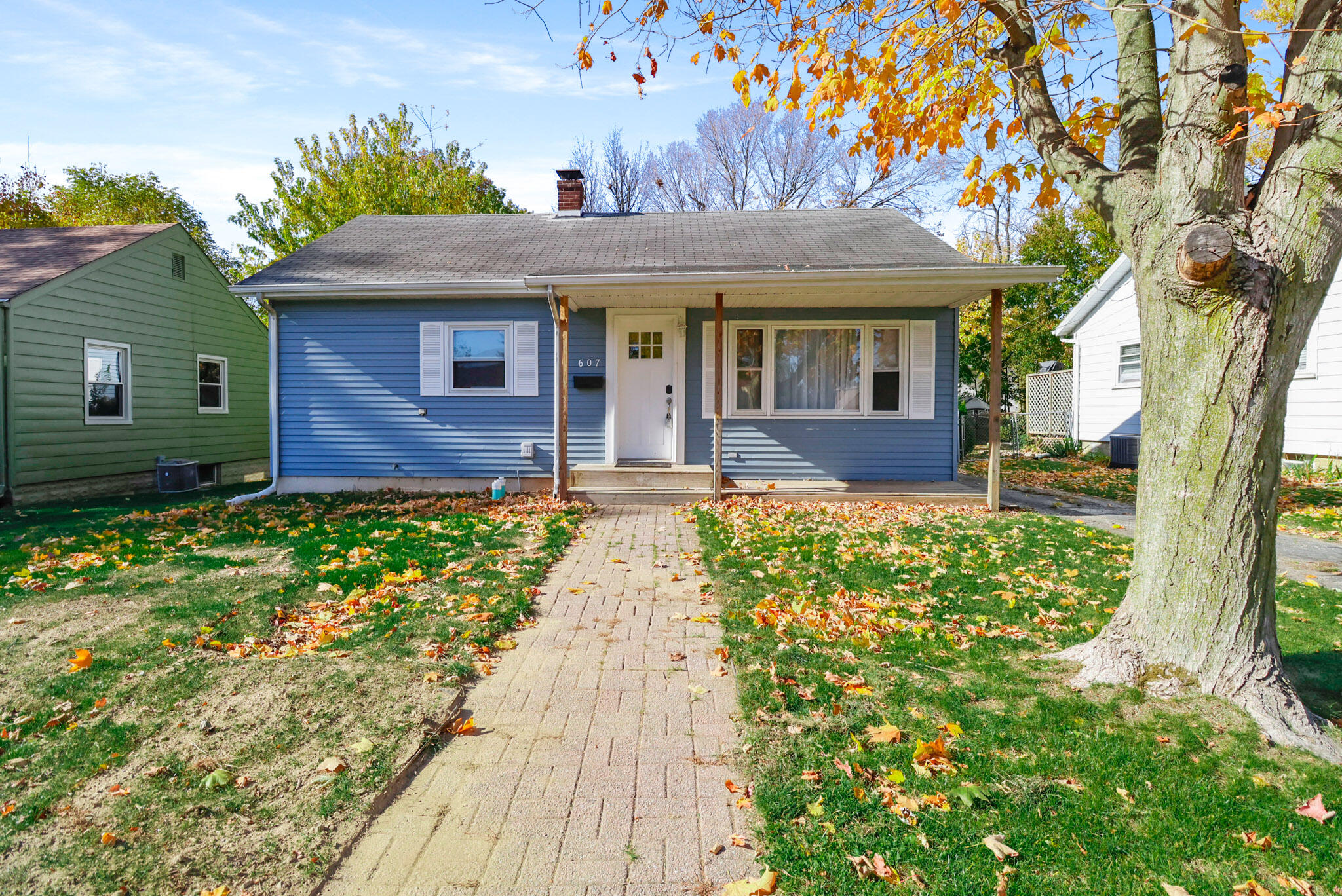 607 Madison Street Valparaiso, IN 46385 - Photo 1 of 15 a front view of a house with garden