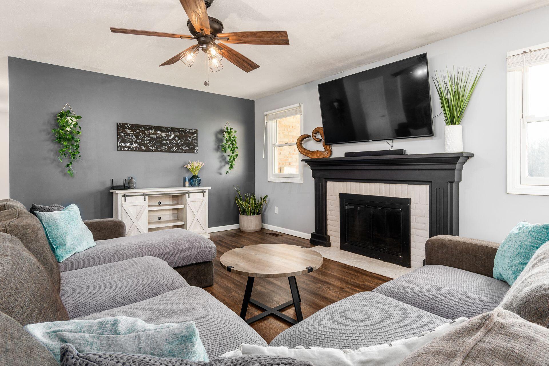 9499 Carroll Northern Road Pickerington, OH 43147 - Photo 6 of 66 Living Room