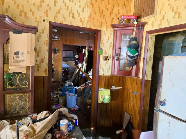 a view of entryway front of a house