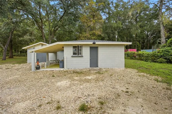 a view of a house with a backyard