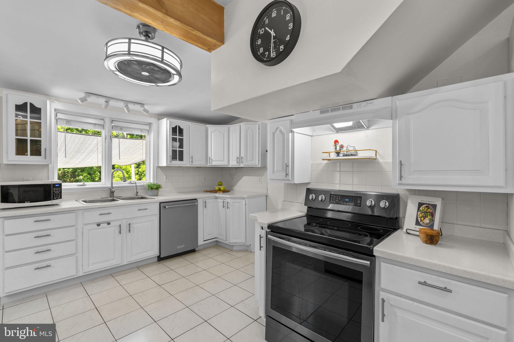 13110 Old Hanover Road Reisterstown, MD 21136 - Photo 10 of 39 White cabinets & stainless appliances