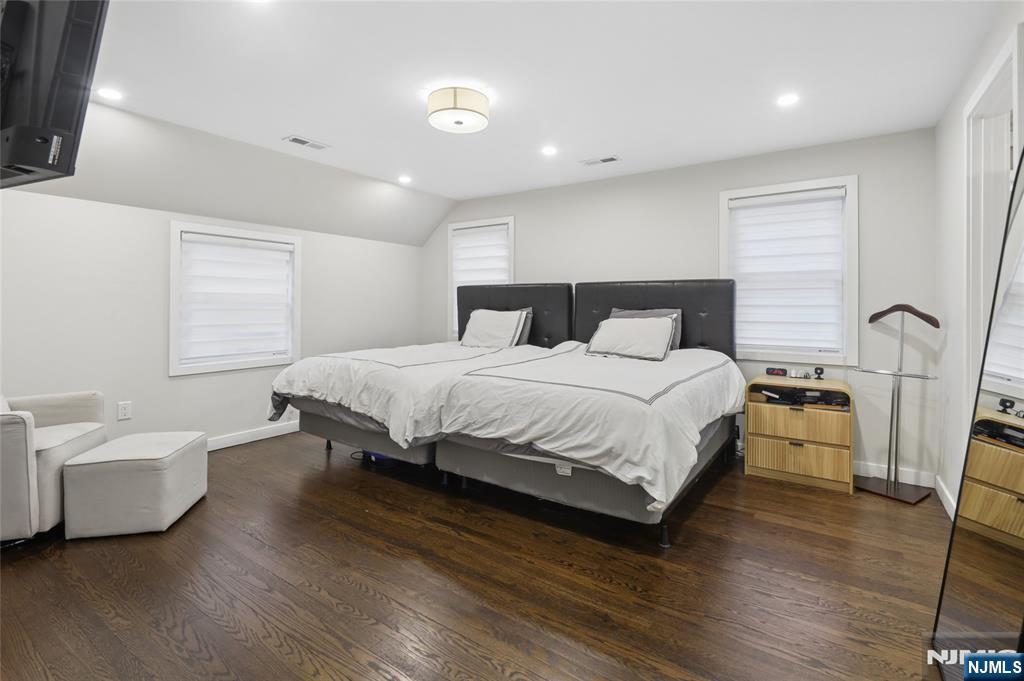 373 Briarcliffe Road Teaneck, NJ 07666 - Photo 12 of 29